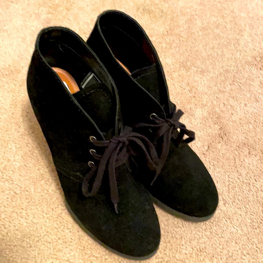 Dolce Vita Swede Leather Wedged Lace-ups. Size 6. NWT